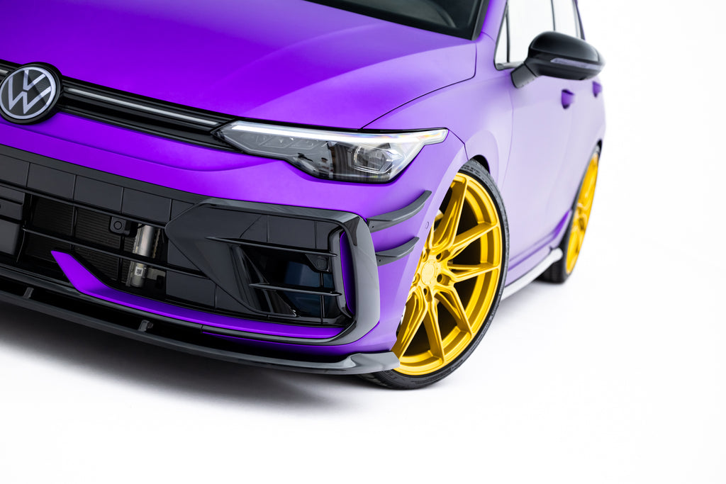 Set di Splitter V.2 Volkswagen Golf R Hatchback Mk8 Facelift — vista angolata
