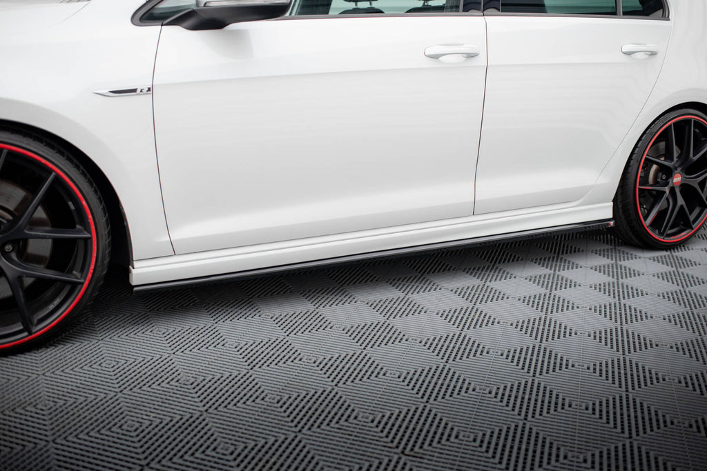 Set di Splitter Volkswagen Golf R Hatchback Mk7 — montato sulla vettura