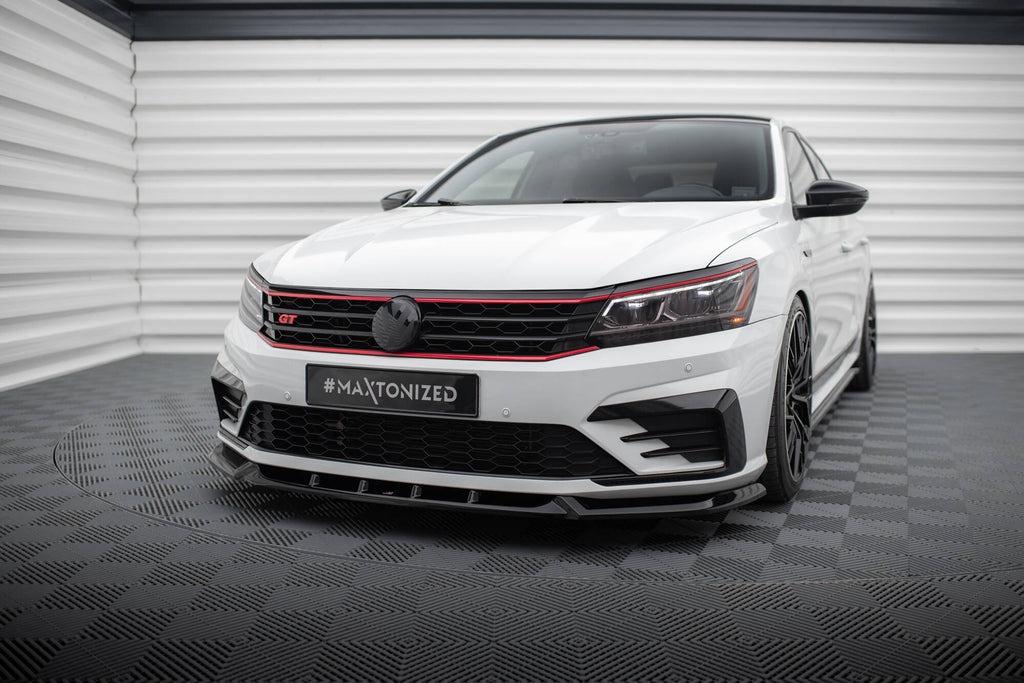Set di Splitter Volkswagen Passat B8 Facelifts USA GT — vista angolata