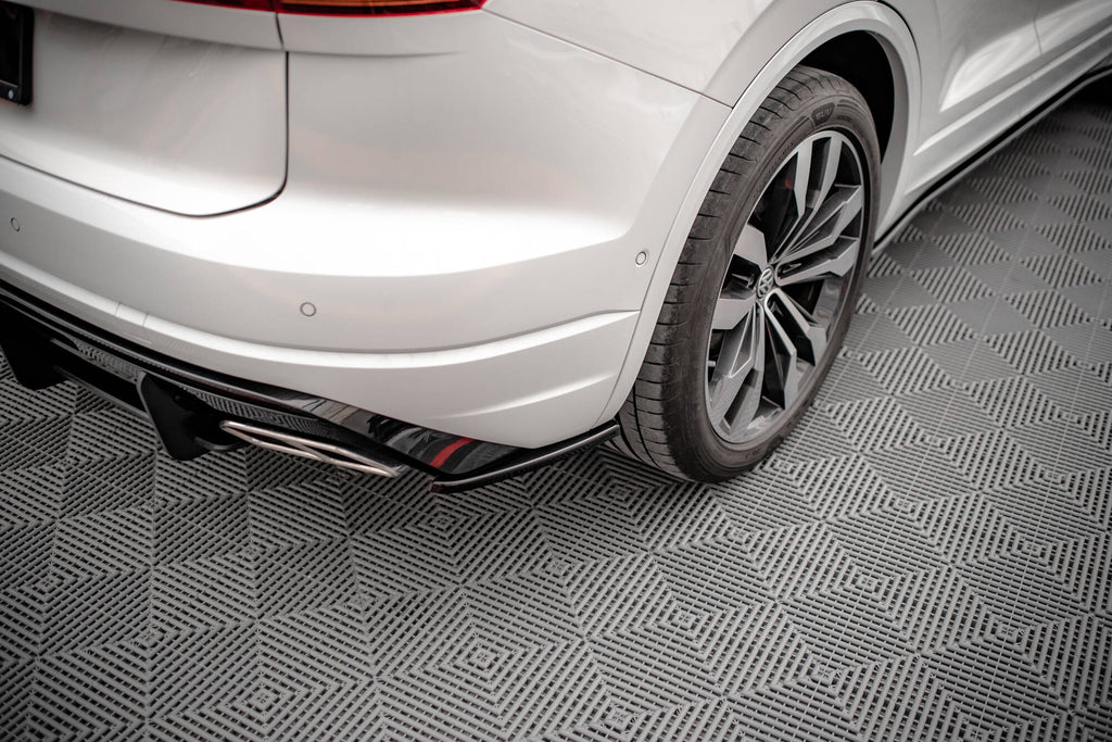 Set di Splitter Volkswagen Touareg Mk3 R-Line — vista frontale