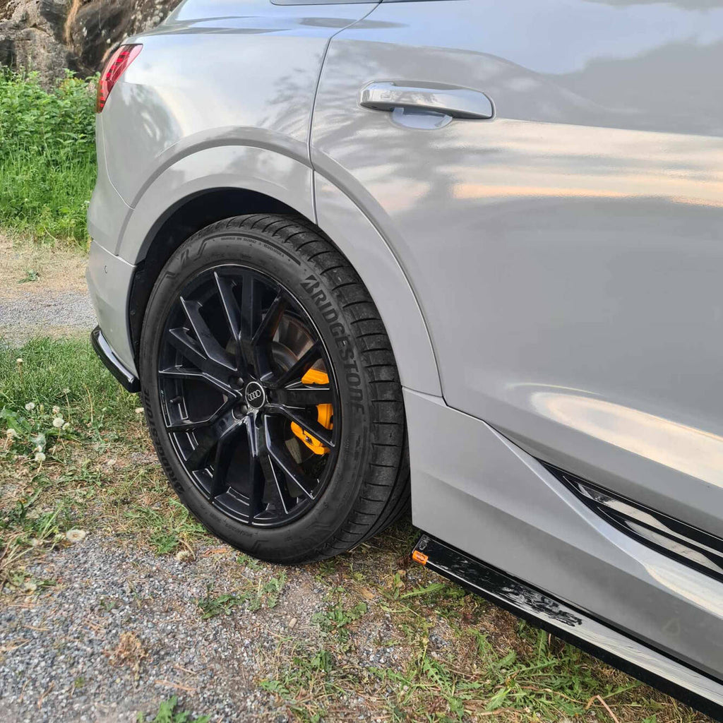 Diffusori Sotto Minigonne Audi e-tron S-Line — dettaglio del fissaggio