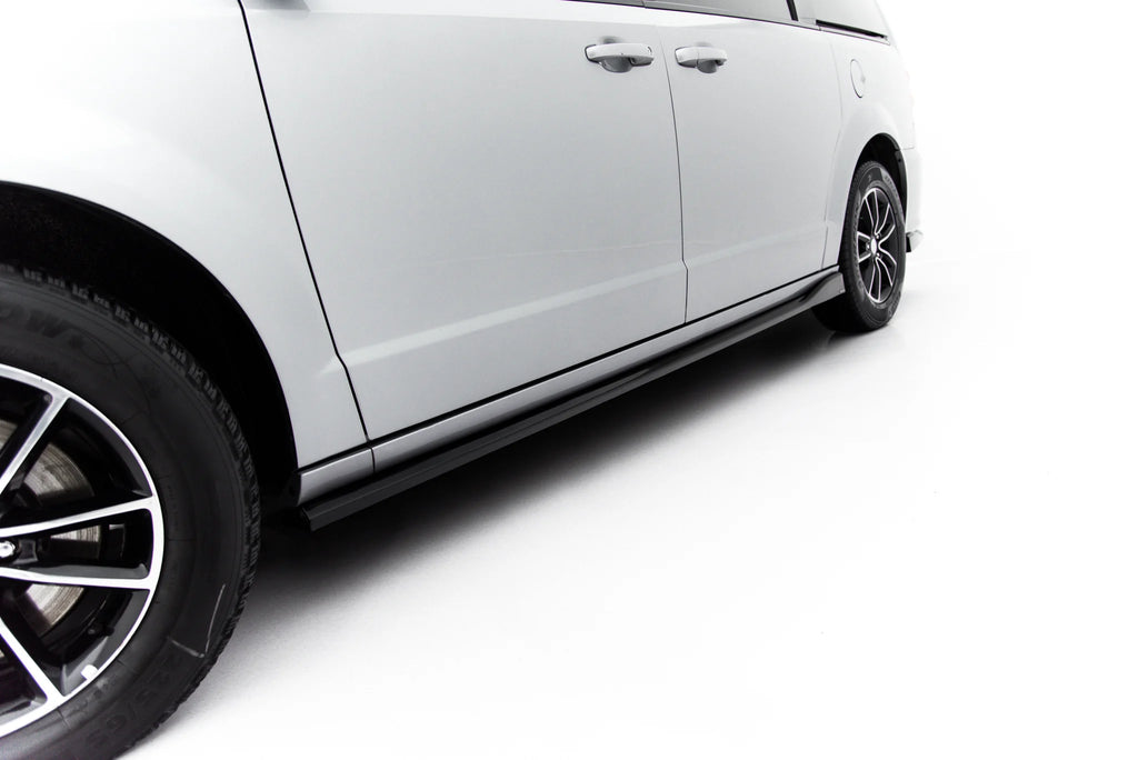 Diffusori Sotto Minigonne Dodge Grand Caravan Mk5 Facelift — particolare della finitura