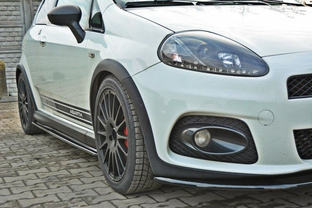 Dettaglio del diffusore sotto minigonna Maxton per Fiat Grande Punto Abarth