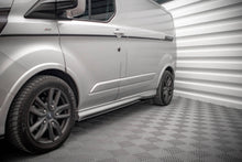 Carica l'immagine nel visualizzatore di Gallery, Dettaglio dei diffusori sotto minigonne Maxton per Ford Transit Custom Mk1 Facelift