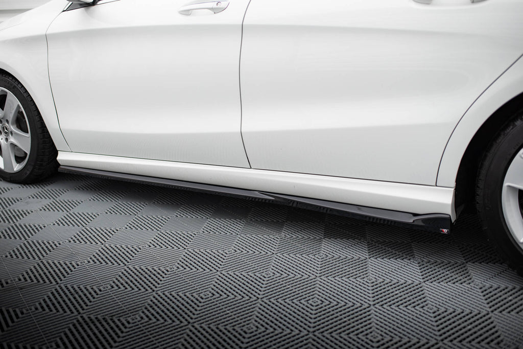 Diffusori Sotto Minigonne Mercedes CLA C117 Facelift — particolare della finitura