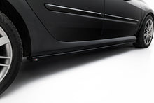 Carica l'immagine nel visualizzatore di Gallery, Diffusori Sotto Minigonne Renault Laguna Hatchback Mk3 GT — particolare della finitura