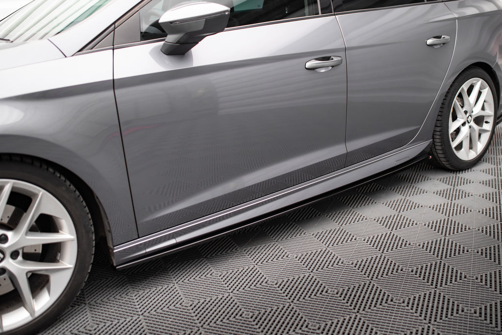 Diffusori Sotto Minigonne V.5 Seat Leon Hatchback Mk3 Cupra / FR — montato sulla vettura