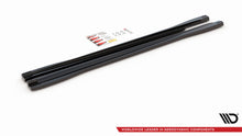 Carica l'immagine nel visualizzatore di Gallery, Diffusori sotto minigonne V.2 Maxton Design per Audi Q3 S-Line e RSQ3 F3, ABS nero lucido - vista d'insieme