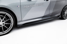Load image into Gallery viewer, Diffusori Sotto Minigonne V.2 BMW Serie 1 M135i xDrive F70 — particolare della finitura