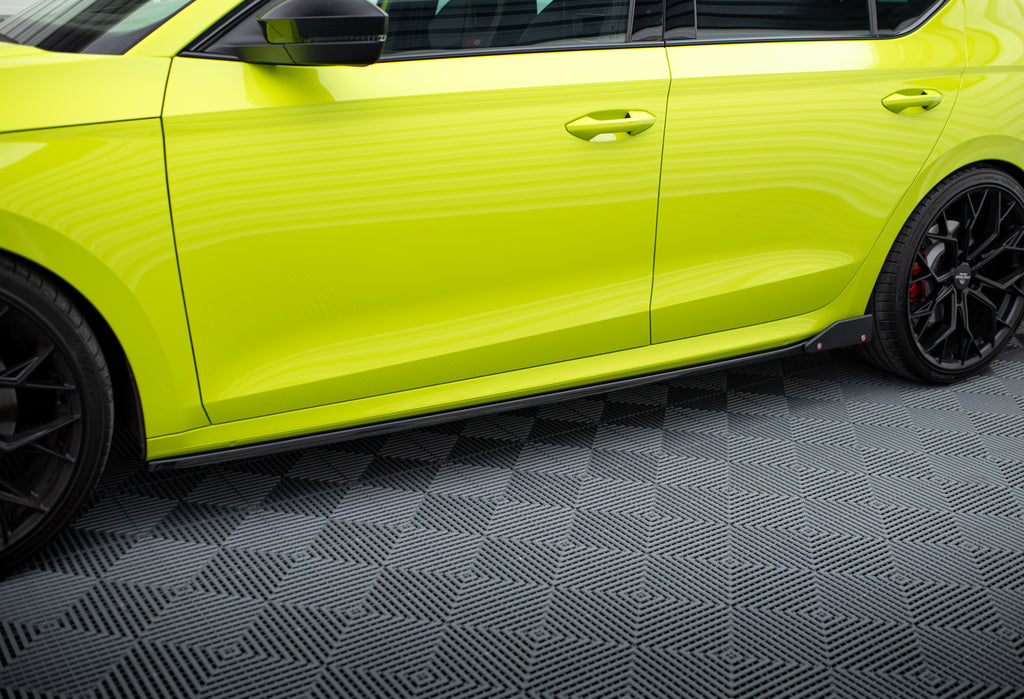 Diffusori Sotto Minigonne V.2 Skoda Octavia RS Liftback Mk4 + Flap — montato sulla vettura