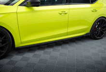 Carica l'immagine nel visualizzatore di Gallery, Diffusori Sotto Minigonne V.2 Skoda Octavia RS Liftback Mk4 + Flap — montato sulla vettura