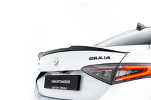 Carica l'immagine nel visualizzatore di Gallery, Estensione spoiler Maxton Design per Alfa Romeo Giulia — ABS nero lucido, vista di dettaglio