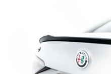 Carica l'immagine nel visualizzatore di Gallery, Estensione spoiler Maxton Design per Alfa Romeo Giulia, ABS nero lucido: dettaglio del profilo