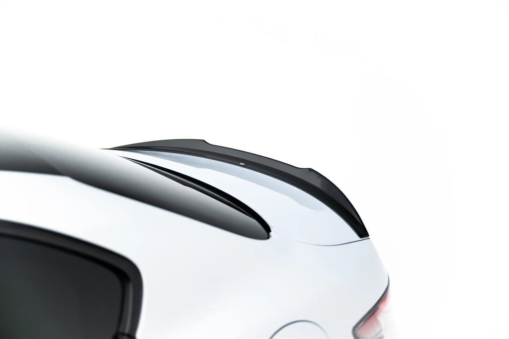 Estensione spoiler Maxton Design per Alfa Romeo Giulia montato sulla vettura, ABS nero lucido