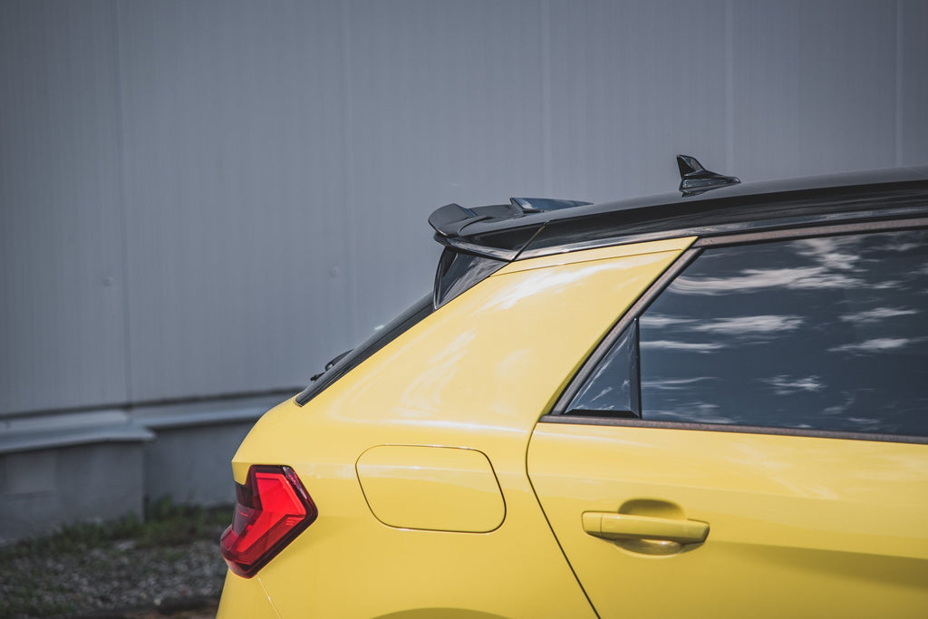 Estensione spoiler Maxton Design in ABS nero lucido per Audi A1 S-Line GB, montata sul portellone