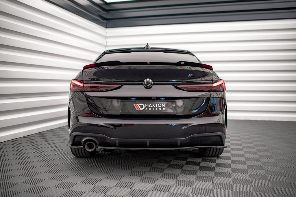 Estensione spoiler Maxton Design in ABS nero lucido per BMW Serie 2 Gran Coupe F44, montata sulla vettura