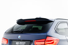 Load image into Gallery viewer, Estensione Spoiler BMW Serie 3 Station Wagon F31 M-Pack — dettaglio del fissaggio