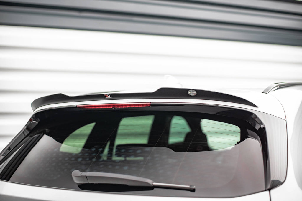 Estensione spoiler Maxton Design in ABS nero lucido per BMW X1 M-Pack F48, montata sul portellone