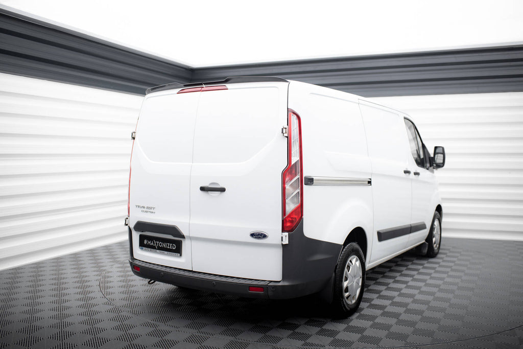 Dettaglio del bordo dell'estensione spoiler per Ford Transit Custom