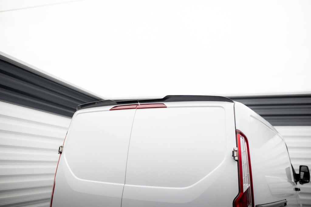 Ford Transit Custom con estensione spoiler Maxton Design installata