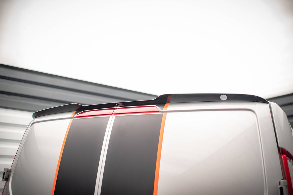 Dettaglio dell'estensione spoiler Maxton per Ford Transit Custom Mk1 Facelift