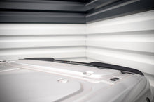 Carica l'immagine nel visualizzatore di Gallery, Estensione spoiler montata sul Ford Transit Custom