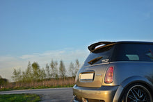 Carica l'immagine nel visualizzatore di Gallery, Estensione spoiler Maxton Design montata sullo spoiler della MINI R53 Cooper S JCW