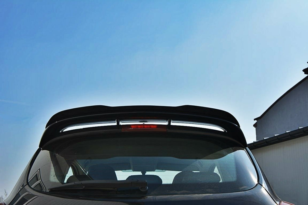 Vista laterale dell'estensione spoiler Maxton per Opel Corsa E OPC
