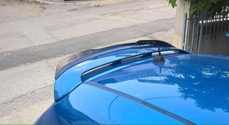 Opel Corsa OPC con estensione spoiler Maxton Design installata