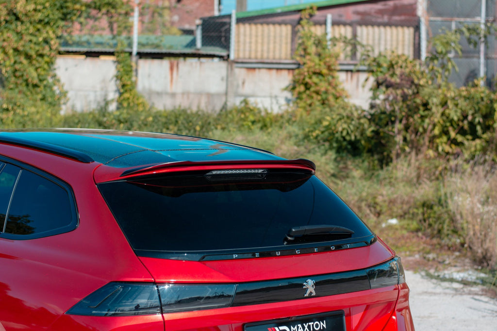 Vista posteriore della Peugeot 508 Station Wagon Mk2 con estensione spoiler Maxton