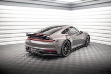 Carica l'immagine nel visualizzatore di Gallery, Estensione spoiler Maxton Design in ABS nero lucido per Porsche 911 Carrera 4S 992, montata sull alettone