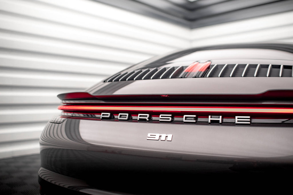 Estensione spoiler Maxton Design in ABS nero lucido per Porsche 911 Carrera 4S 992, dettaglio del biadesivo 3M