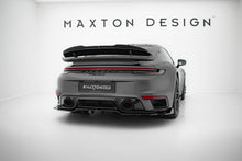 Load image into Gallery viewer, Estensione Spoiler Porsche 911 992 Turbo S Sport Package — montato sulla vettura