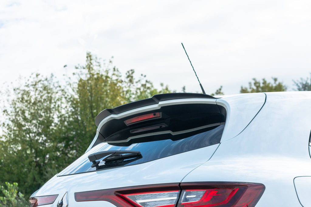 Estensione spoiler Maxton Design montata sul portellone della Renault Megane RS Mk4