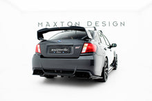 Carica l'immagine nel visualizzatore di Gallery, Estensione Spoiler Subaru Impreza Mk3 Facelift WRX STI — montato sulla vettura