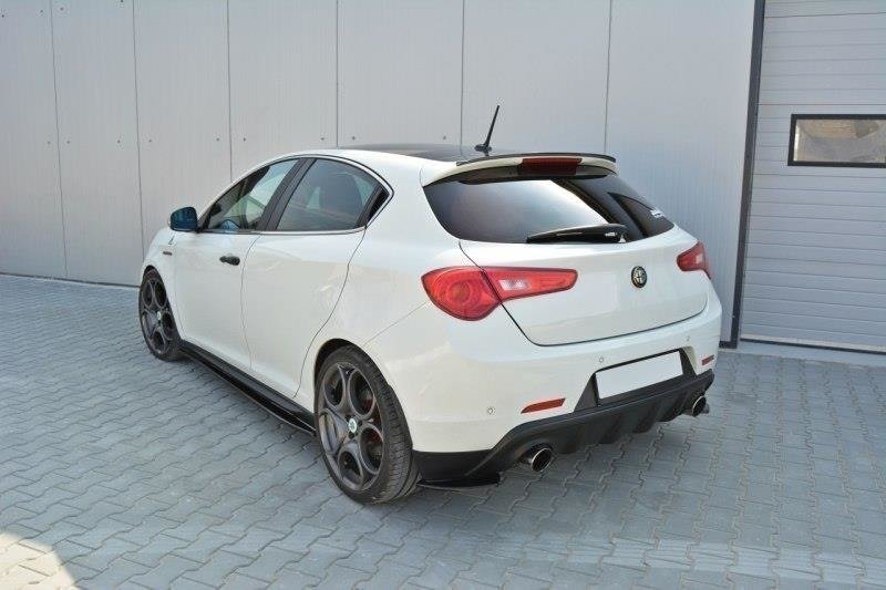 Dettaglio dell'estensione spoiler in ABS per Alfa Romeo Giulietta