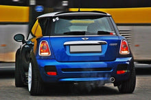 Carica l'immagine nel visualizzatore di Gallery, Dettaglio dell'estensione spoiler in ABS per Mini Cooper R56