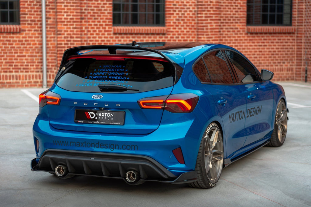 Alettone Maxton Design in vetroresina per Ford Focus Hatchback Mk4, dettaglio del bordo