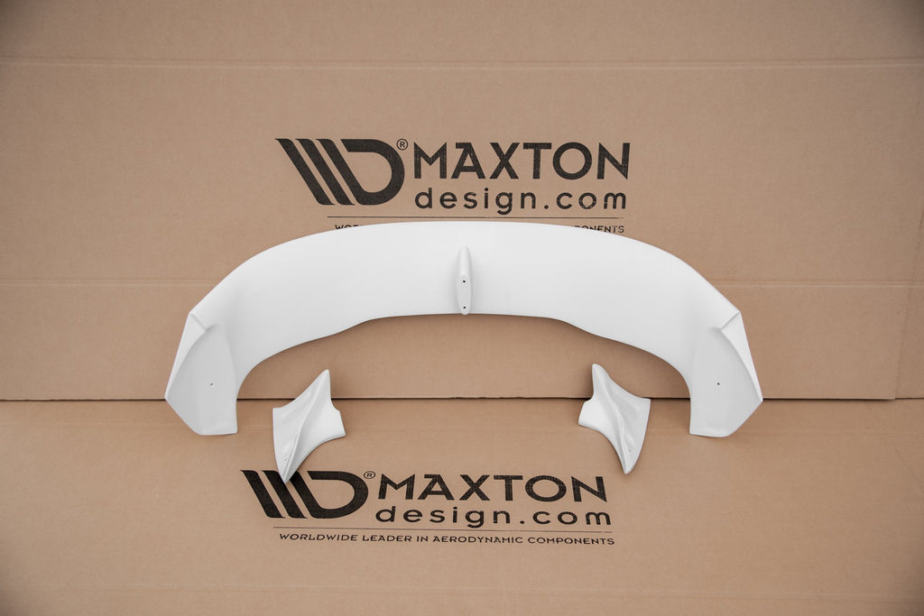 Alettone Maxton Design in vetroresina per Ford Focus Hatchback Mk4, vista d insieme