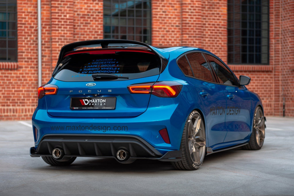 Alettone Maxton Design in vetroresina per Ford Focus Hatchback Mk4, particolare della finitura