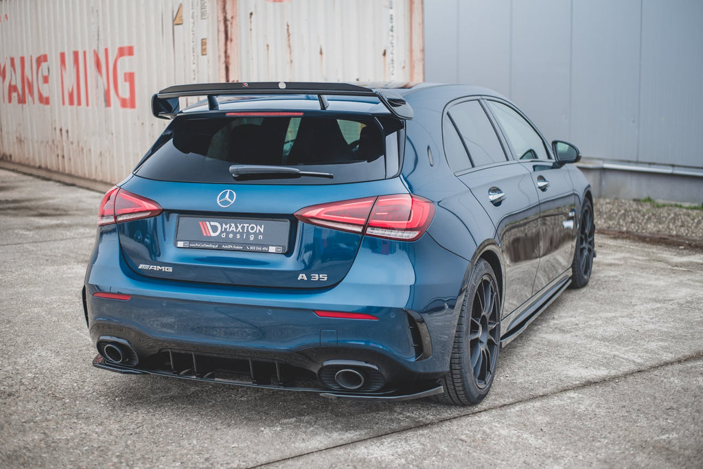 Estensioni spoiler laterali Maxton Design in ABS nero lucido per Mercedes Classe A 35 AMG W177, dettaglio del fissaggio