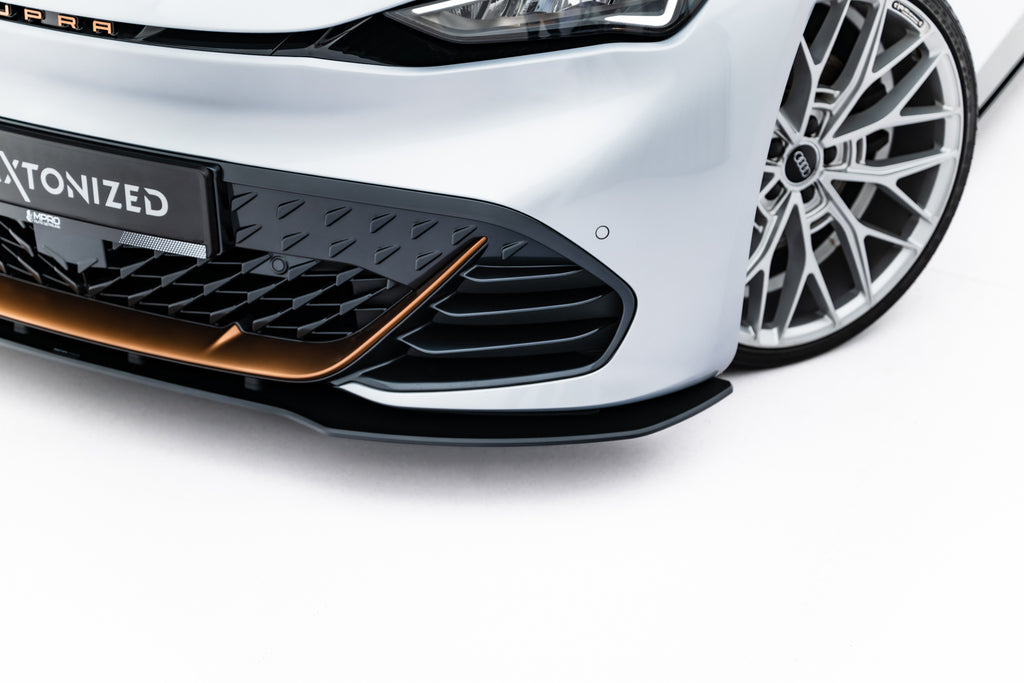 Lip Anteriore Cupra Born Mk1 Street Pro — dettaglio del fissaggio