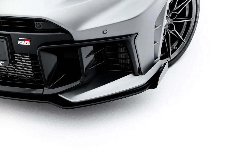 Lip Anteriore Toyota GR Yaris Mk4 Facelift + Flap Street Pro — montato sulla vettura