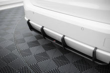 Load image into Gallery viewer, Diffusore Posteriore BMW Serie 3 G20 Facelift Street Pro — particolare della finitura