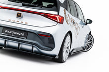 Carica l'immagine nel visualizzatore di Gallery, Diffusore Posteriore Cupra Born Mk1 + Flap Street Pro — vista laterale