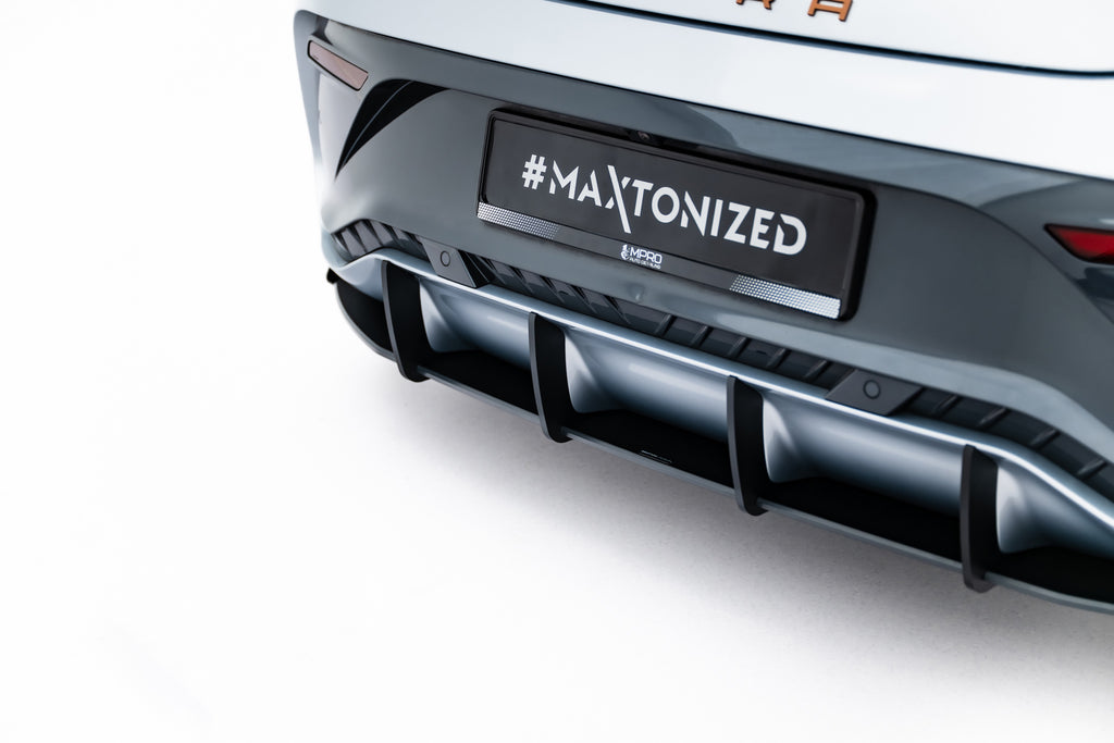 Diffusore Posteriore Cupra Born Mk1 + Flap Street Pro — dettaglio del fissaggio
