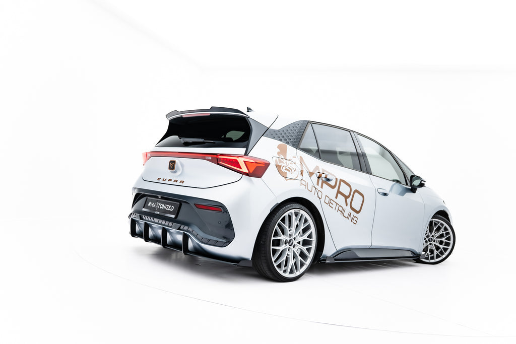 Diffusore Posteriore Cupra Born Mk1 + Flap Street Pro — vista angolata