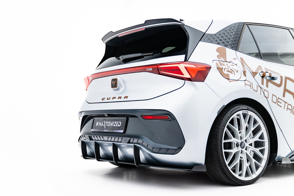Diffusore Posteriore Cupra Born Mk1 + Flap Street Pro — particolare del bordo