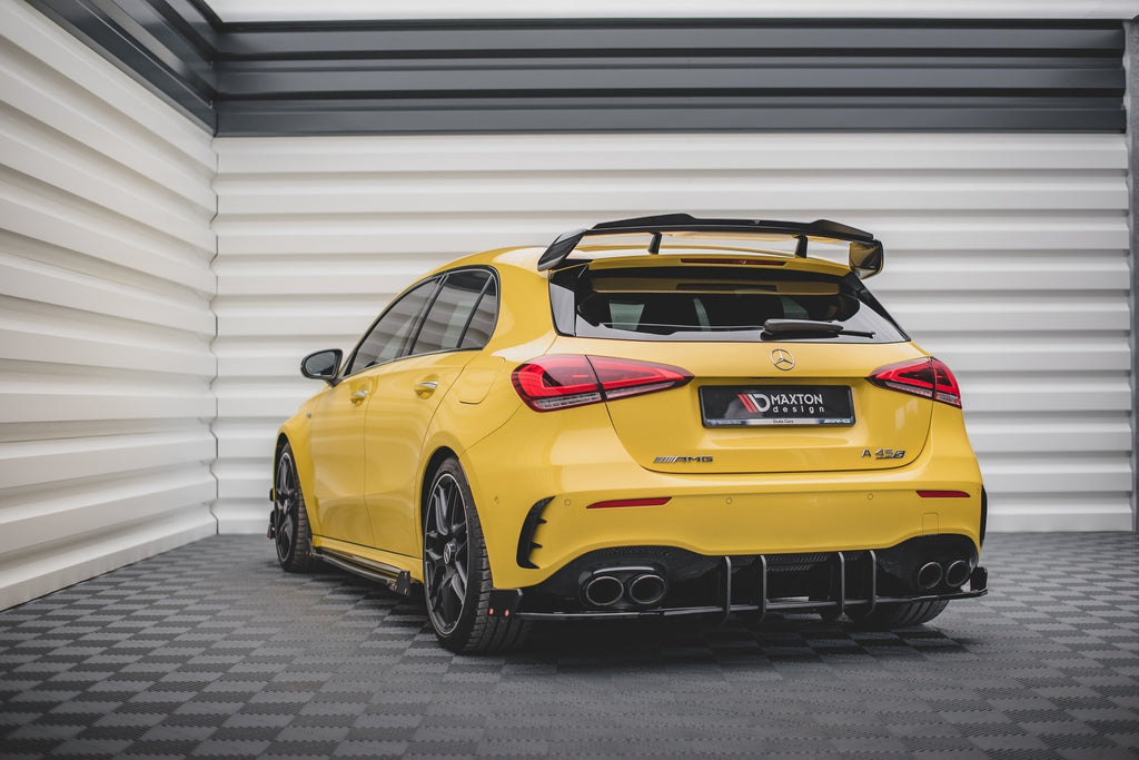 Diffusore posteriore Maxton Street Pro montato sulla Mercedes-AMG A45 S