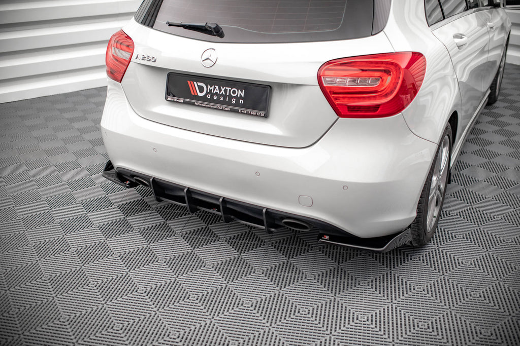 Diffusore posteriore Street Pro Maxton Design in ABS nero opaco per Mercedes Classe A W176, particolare della finitura
